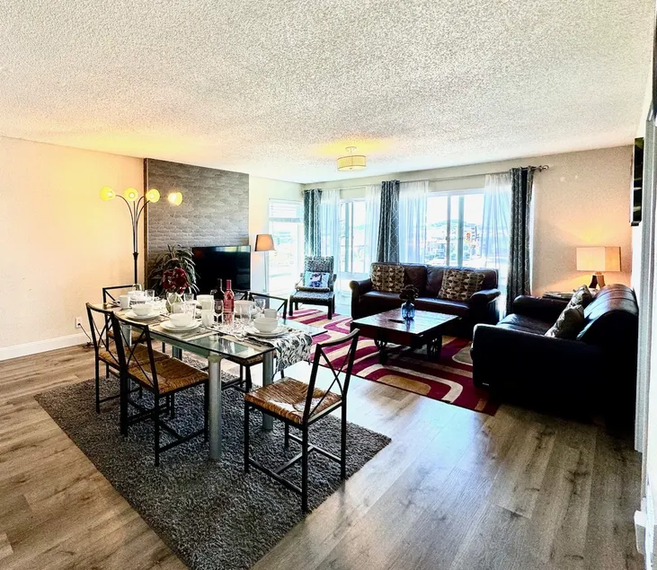 Vackra Westlake Palisades Home - Image 1