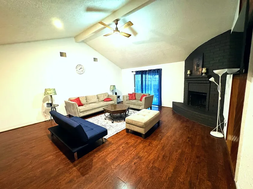 Super Cozy 4BR Home | Sleeps 10 | Katy - Image 1