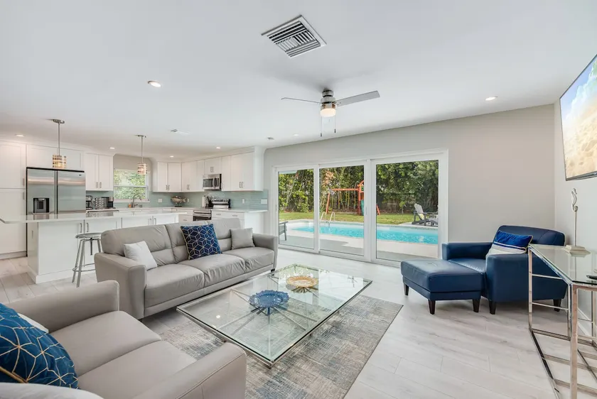 Beachside Private Pool/Yard Kid&Pet Friendly. 3 min from the Beach - Image 1