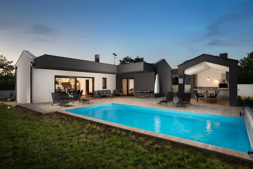Vila Nora with heated pool - Image 1