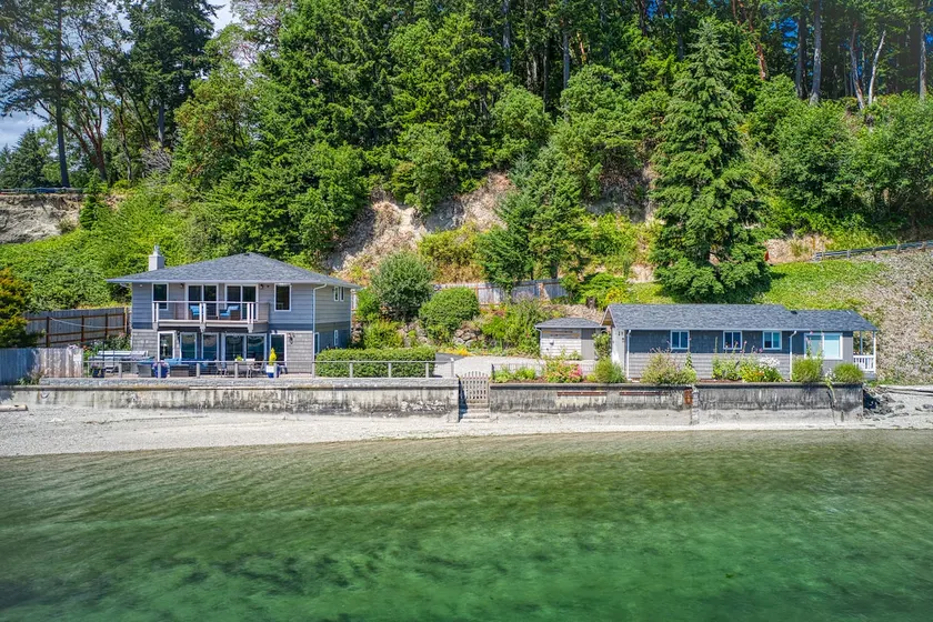 Spectacular Waterfront Retreat w/Kayaks & Hottub - Image 1