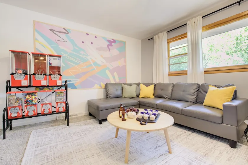 Stadium Station at Home Stay MHK - Image 1