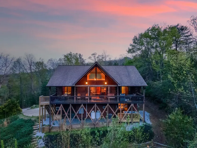 Cabin Retreat-Stunning Views, Pool Table+Hot Tub - Image 1