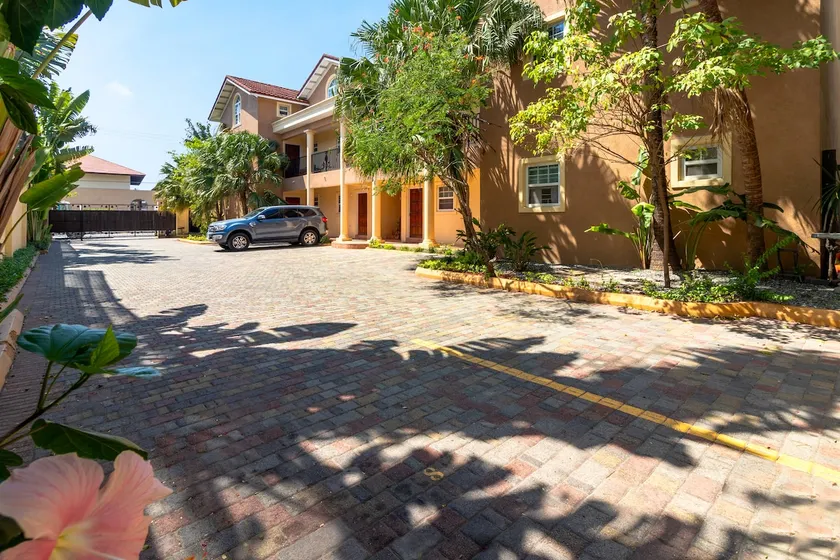 Cozy upscale apartment centrally located in Kingston 6 - Image 1