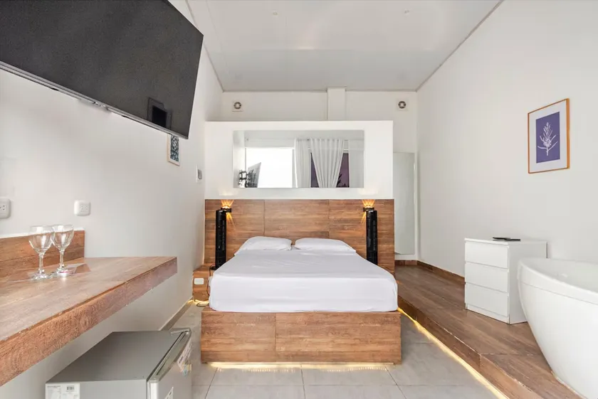 Cozy luxury home - Image 1