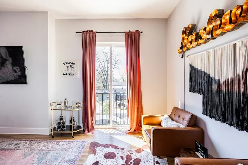 E Nash Vibe Townhouse! 6 Miles-DT Rooftop Patio - Image 1
