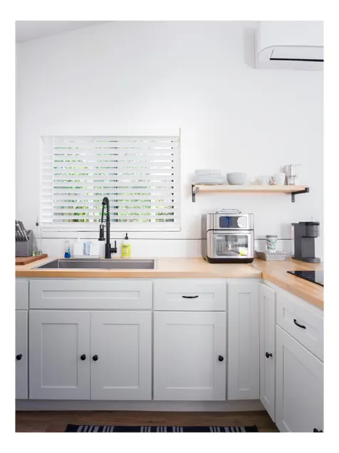 LUX Private Guest House | Full Kitchen & Parking - Image 1