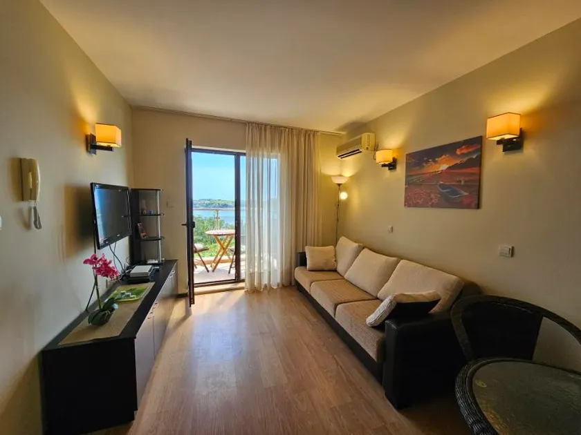 NESTINARKA BEACH SEAVIEW APARTMENT - Image 1
