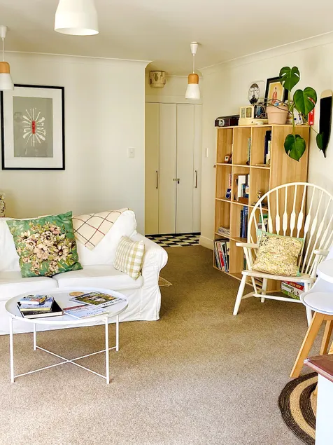 Bluff Hill Garden Flat, Breakfast Books & Birdsong - Image 1