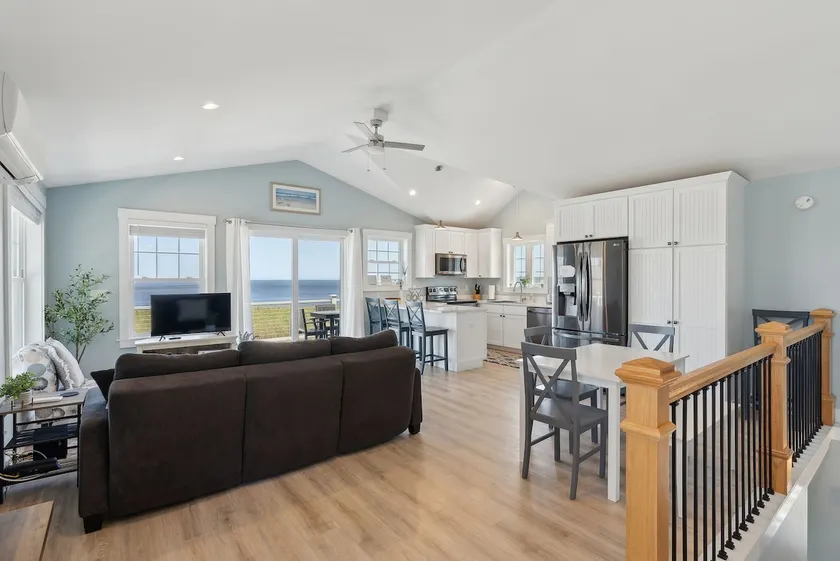 Beautiful ocean front house on Hills Beach - Image 1