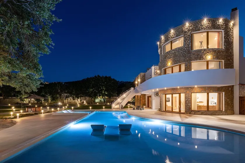 Hamilton Grand Villa - Image 1