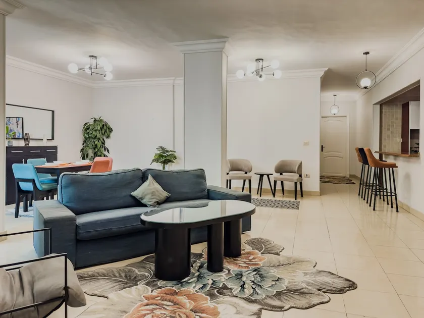 Distinct & Decent 2 BDR Apt Steps From Nightlife and Airport - Image 1