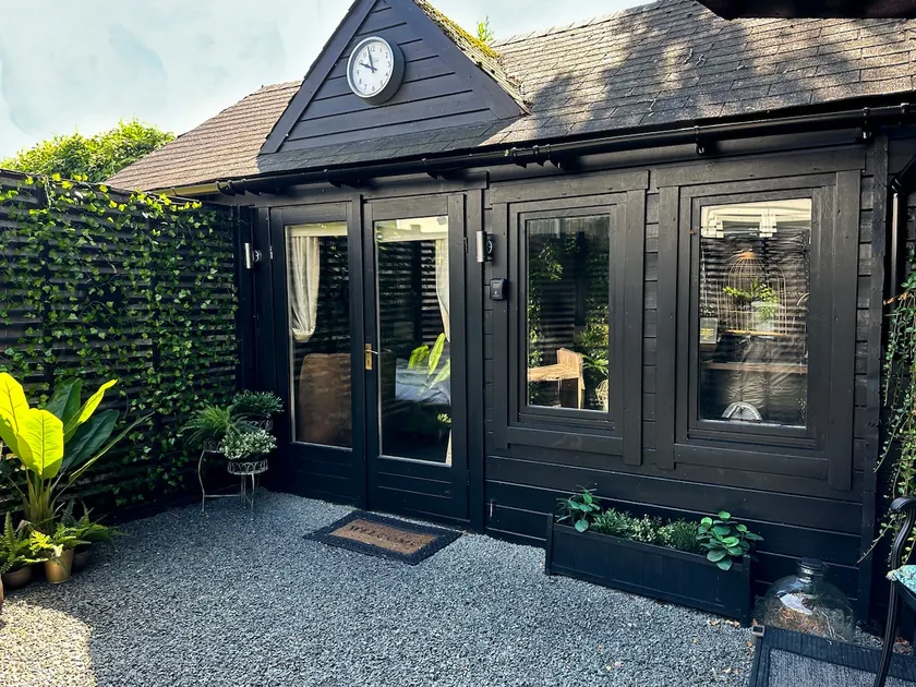 The Cabin Near Stansted Airport - Image 1