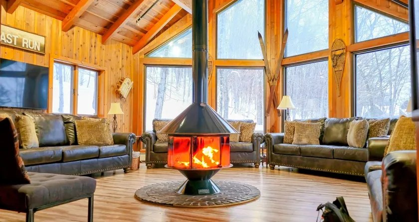 Ski In/Out Okemo Chalet on Sachem Trail Sleeps 22 - Image 1