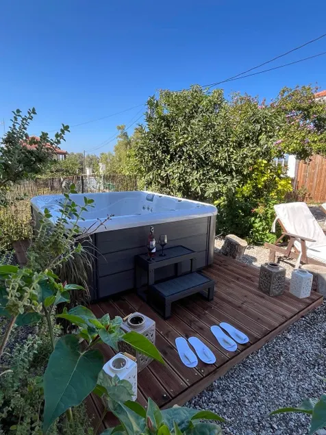 Villa Kallisti - private villa with hot tub, large garden, close to the beach - Image 1