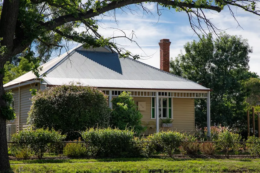 The Botanist's Retreat - Central. Period charm. - Image 1