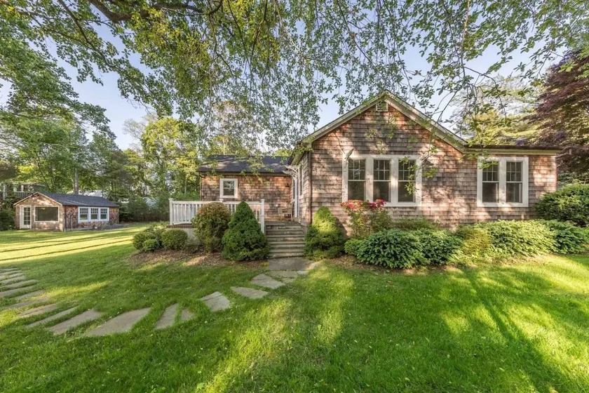 Sag Harbor Chic Modern Cottage - Image 1