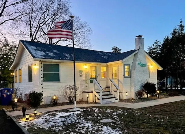 Cozy Cabin Near the Bay - Image 1