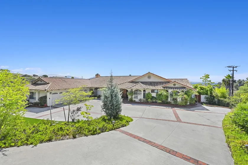 Belle retraite de San Diego (Fallbrook) sur 2+ acres avec une vue imprenable sur la montagne - Image 1