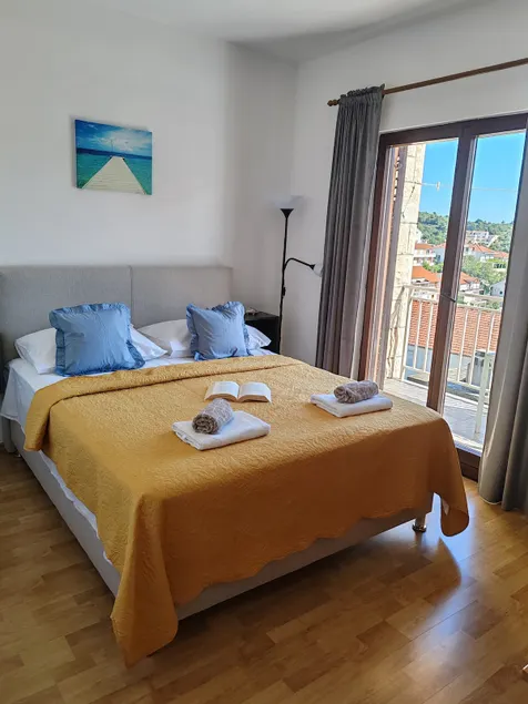 Simple but modern accomodation - Image 1