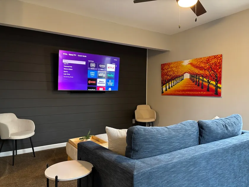 Clean 2BR Apt by Mayo, 50-ft Parking - Image 1