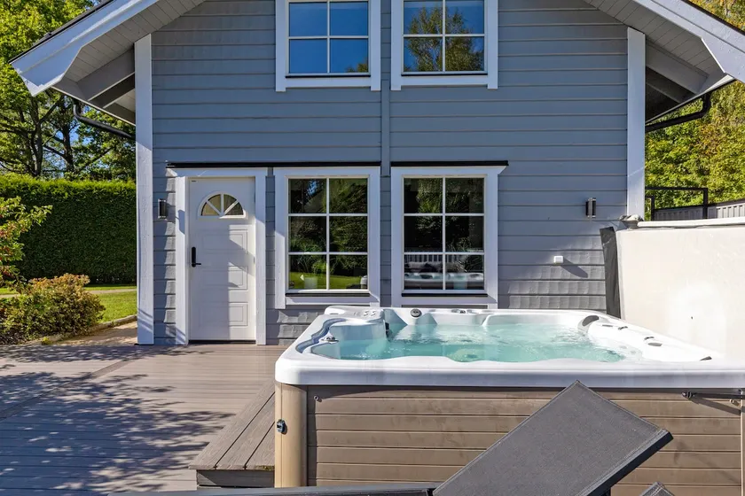 Spa cabin with jacuzzi and firewood sauna - Image 1