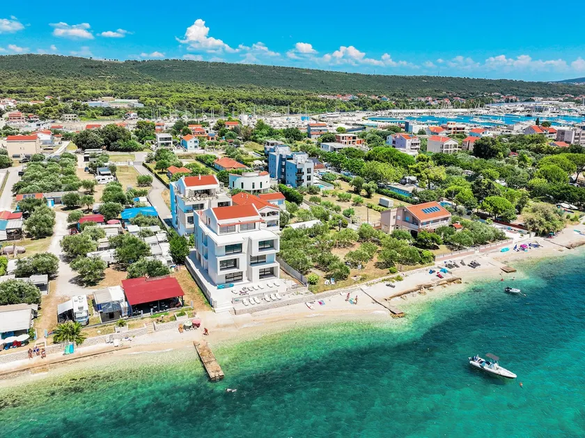Beachfront apartment in D’Art Villa first floor - Image 1