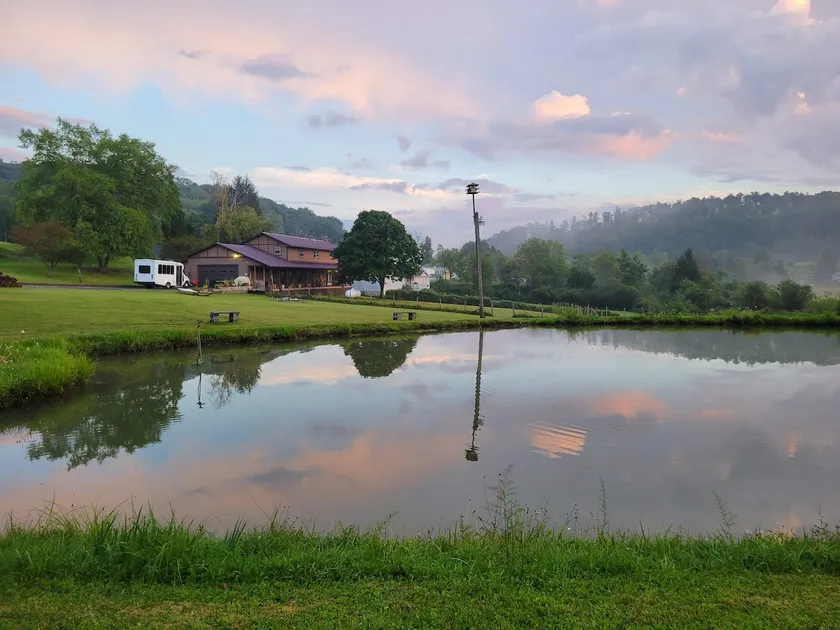 Hot Tub + Fishing Pond + King Suite Retreat (8-10) - Image 1