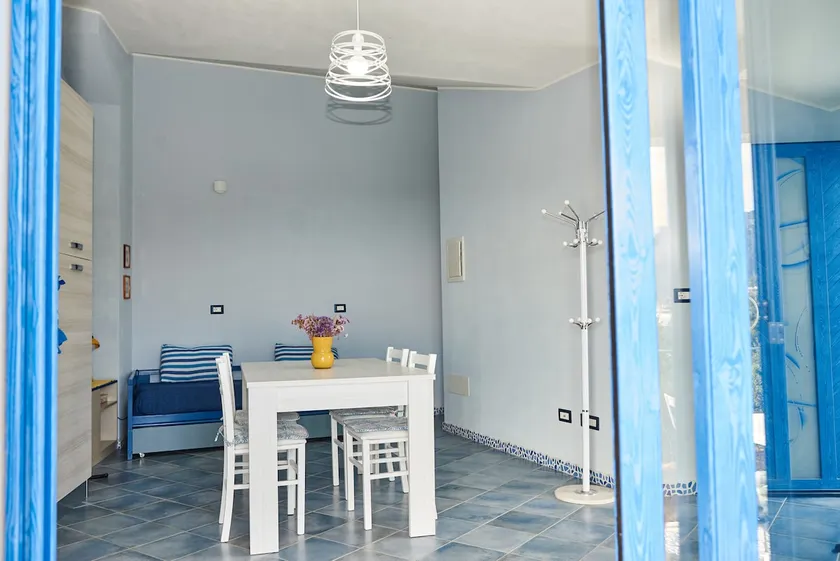 blue house - Image 1