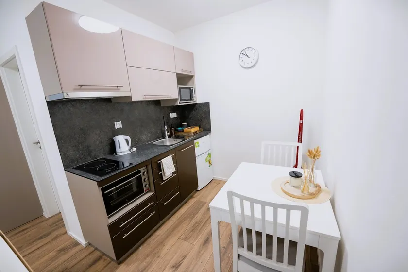Apartment No. 1 at the Gemini Eye Clinic, with parking - Image 1