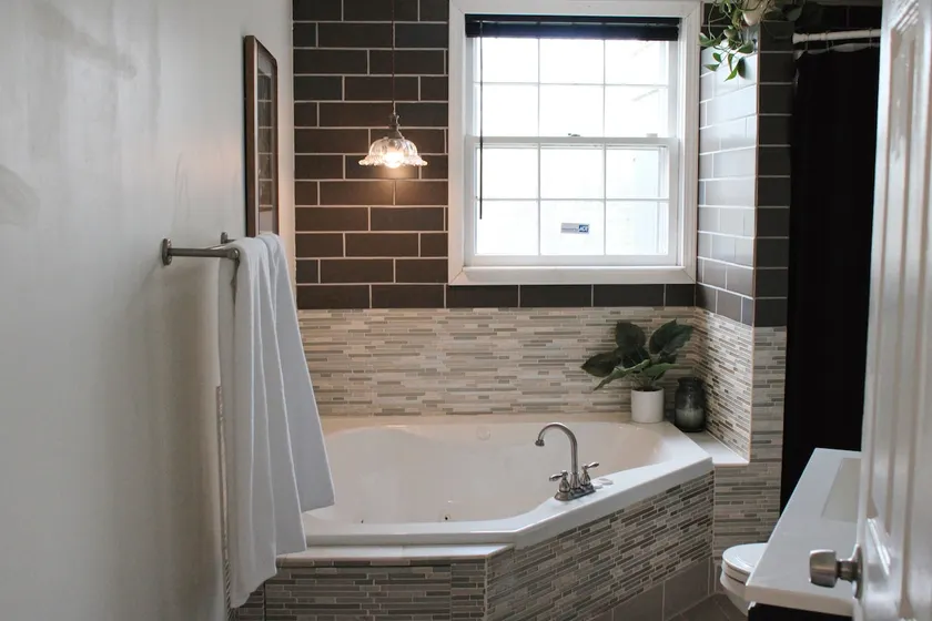 Jetted tub/fire pit/king bed/pet friendly - Image 1