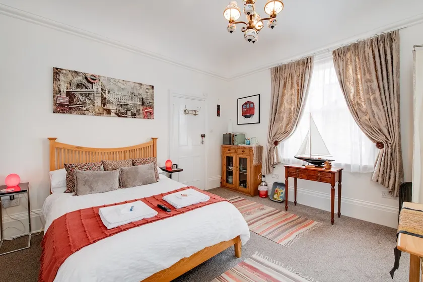 *Beautiful, large, bright, self-contained ensuite* - Image 1