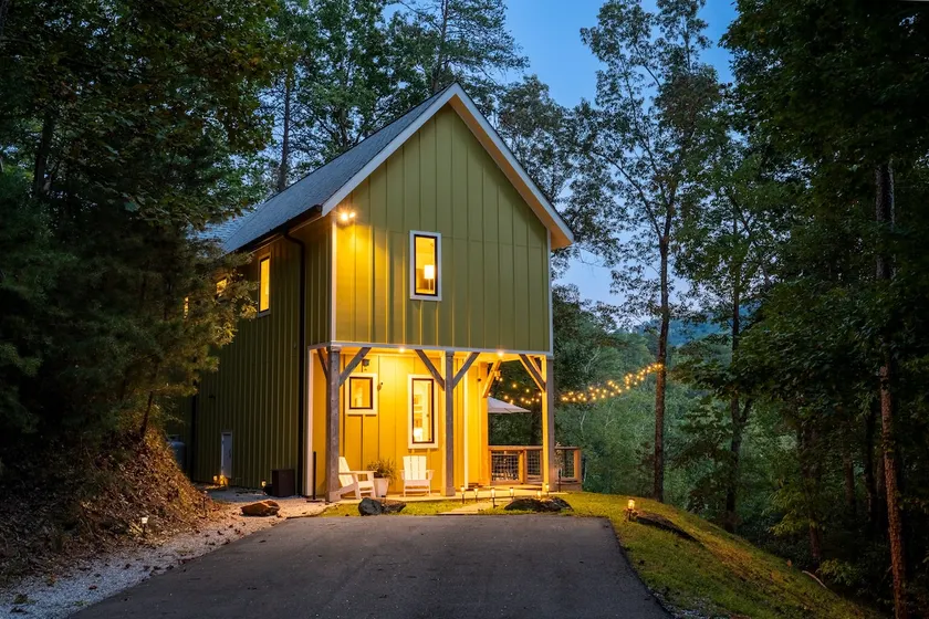 Luxury Cabin- Hot Tub, Mtn Views from Every Window, Mins to Clayton - Image 1