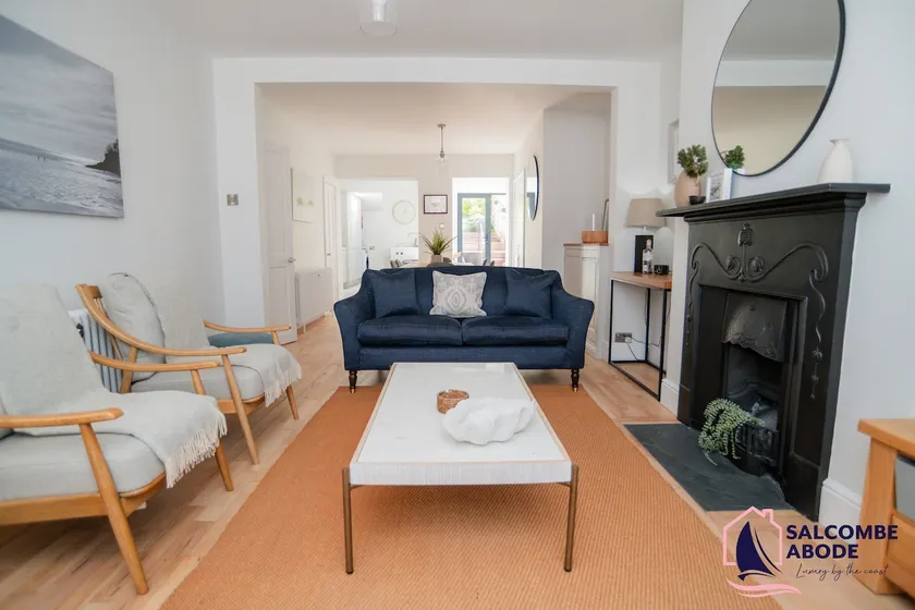 Stylish Coastal 3 Bed Haven - Close to town - Image 1