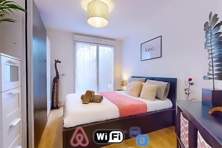 Exceptional two-room apartment with terrace - Image 1