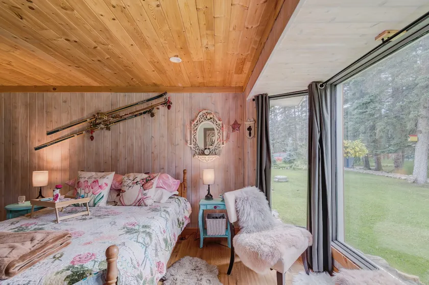 ‘The Hideaway’ adorable and charming guest suite - Image 1