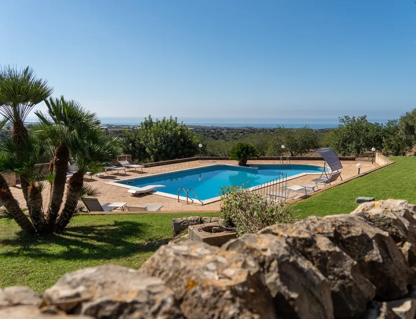 Villa with beautiful panoramic views and swimming pool - Image 1