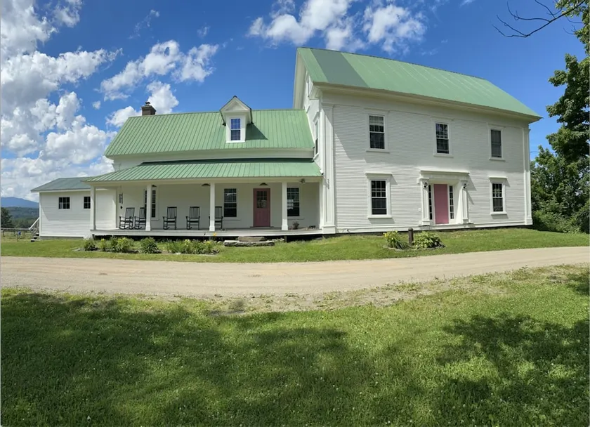 Stunning Farmhouse 5 minutes to Stowe with Views! - Image 1