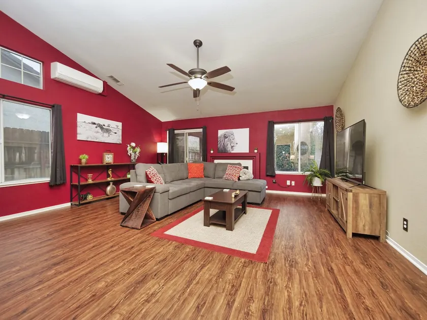 Your Charming Safe Family Friendly Domicile Awaits - Image 1