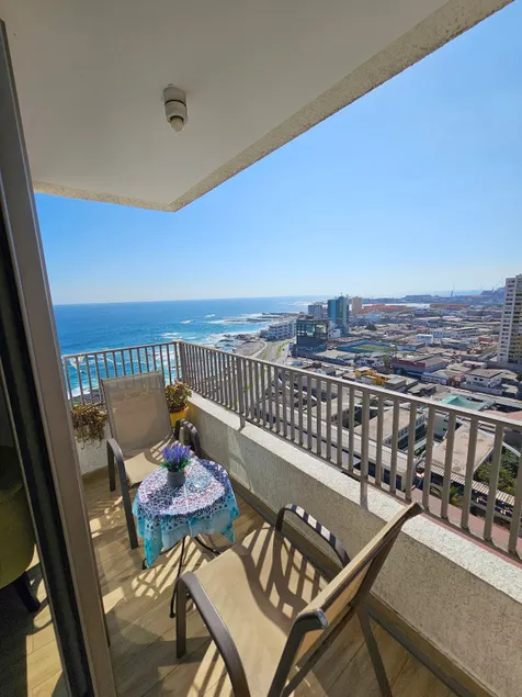 Waterfront apartment - Image 1