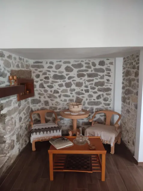 Beautiful 2 store traditional stone house! - Image 1