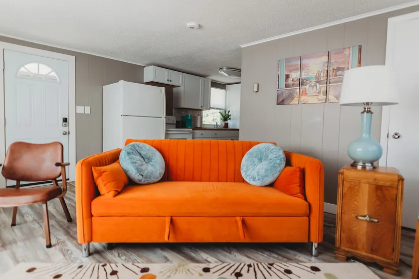 Retro Retreat - 1 Bedroom Apartment near Lake MI - Image 1