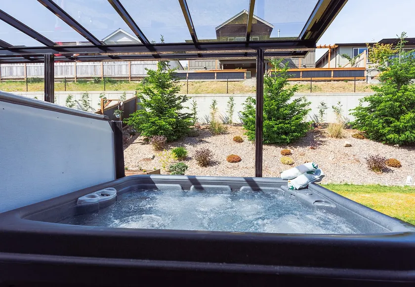 1BR Linley Valley Suite • BBQ • Kitchen • Hot Tub - Image 1