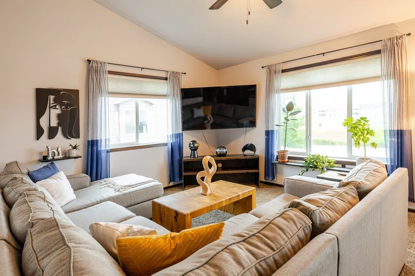 The MikkonINN - Modern 3 bed home by The Lights - Image 1
