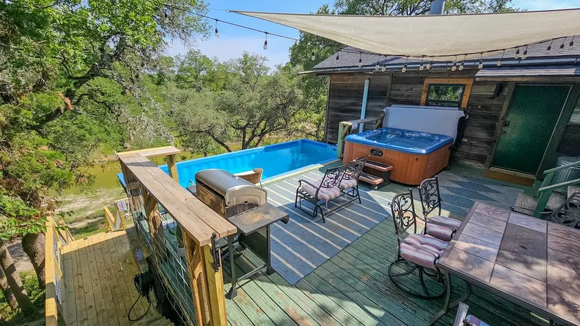 Treehouse on Upper Canyon Lake - Image 1