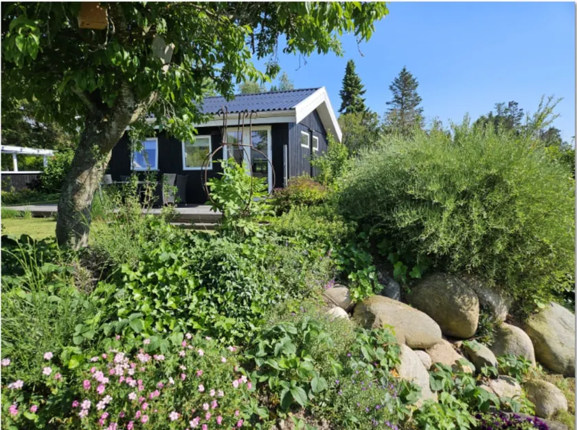 Delightful little house with kitchen, bedroom and bathroom - Image 1