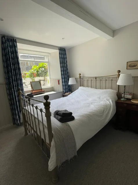 Stylish garden view flat for longer stays - Image 1
