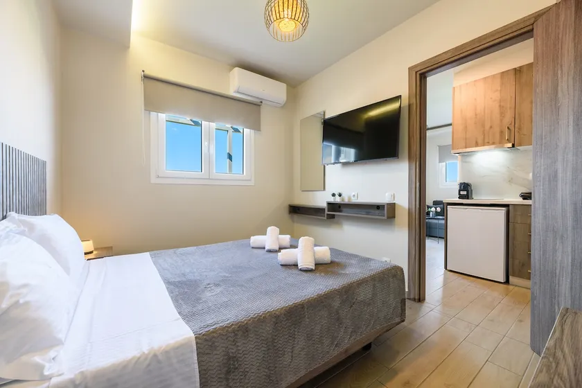 Penthouse With Panaromic Sea & Mt.Olympus View - Image 1