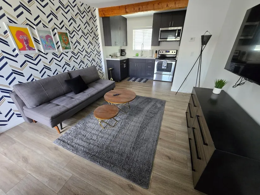 Noah | 1BR Downtown Scene -2nd Floor Apt. - Image 1