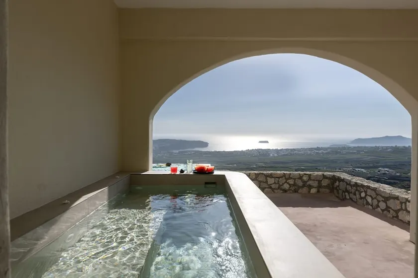 Executive Suite with Jacuzzi - Image 1